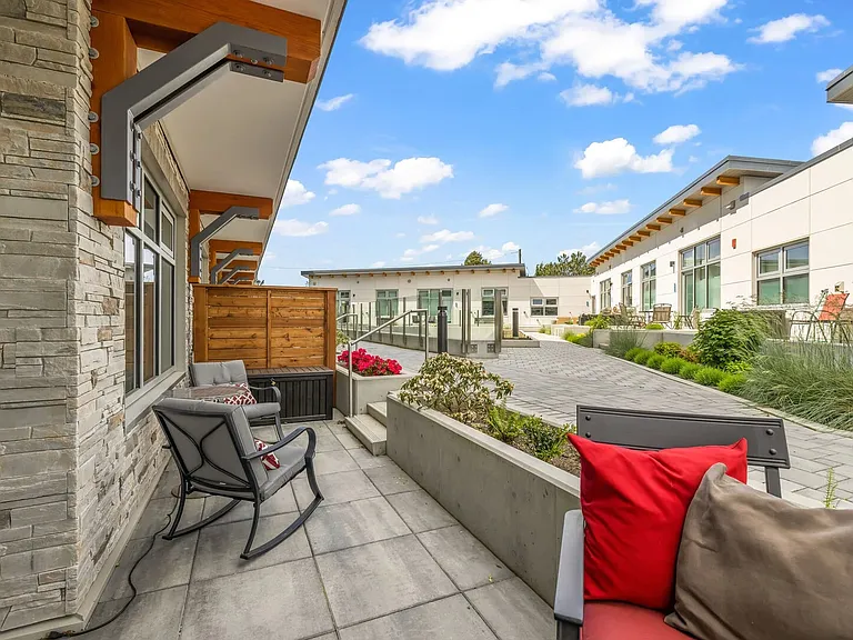 916 Lyall St #107 — Photo 17