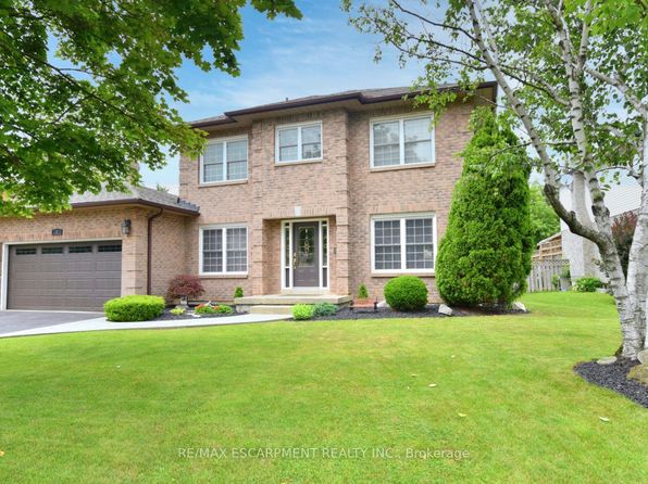 3 Suter Cres, Hamilton, ON L9H 6R6