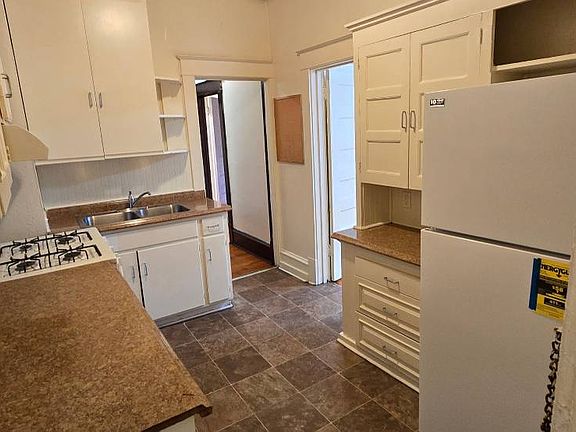 5th image of 2500 16th Ave S APT 2