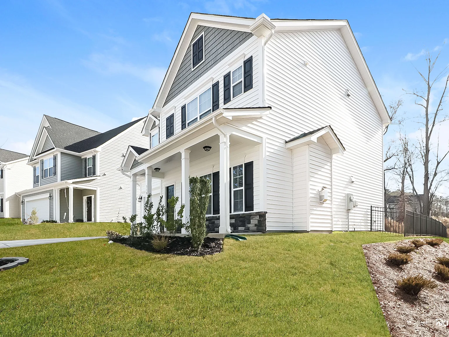 5 bed, 3.0 bath, 1851 sqft, $2,210 — Photo 2