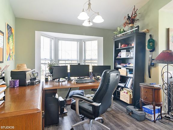 5th image of 688 Grosse Pointe Cir #688