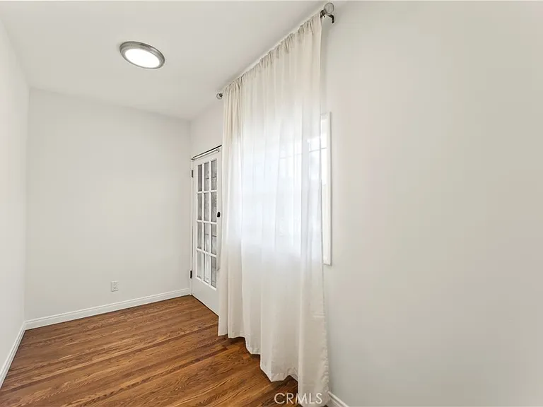 1745 N Mariposa Ave — Photo 12