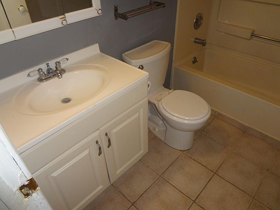2nd image of 21 Sussex Pl #307