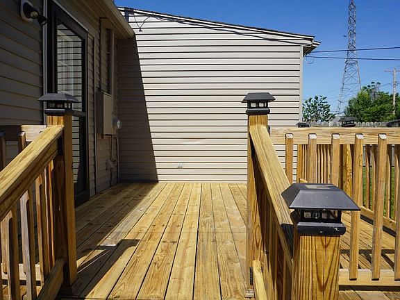 2nd image of 1009 Allens Ln
