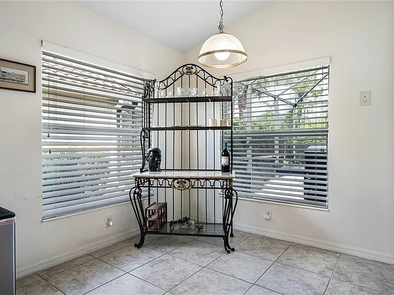 10082 Oakhurst Way — Photo 9