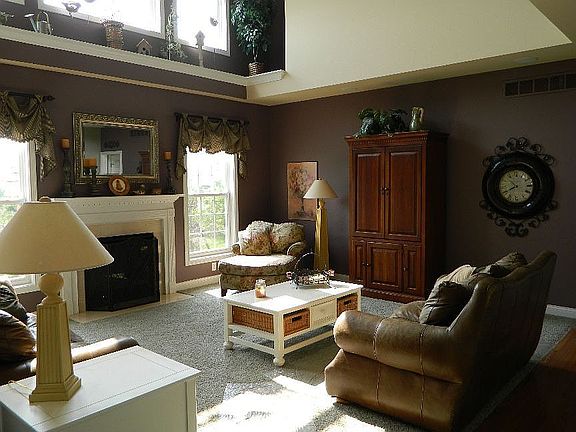 Family room w/ fireplace