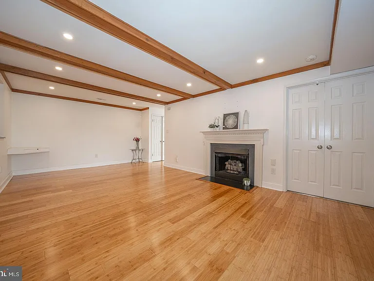 504 Mountainview Dr — Photo 11