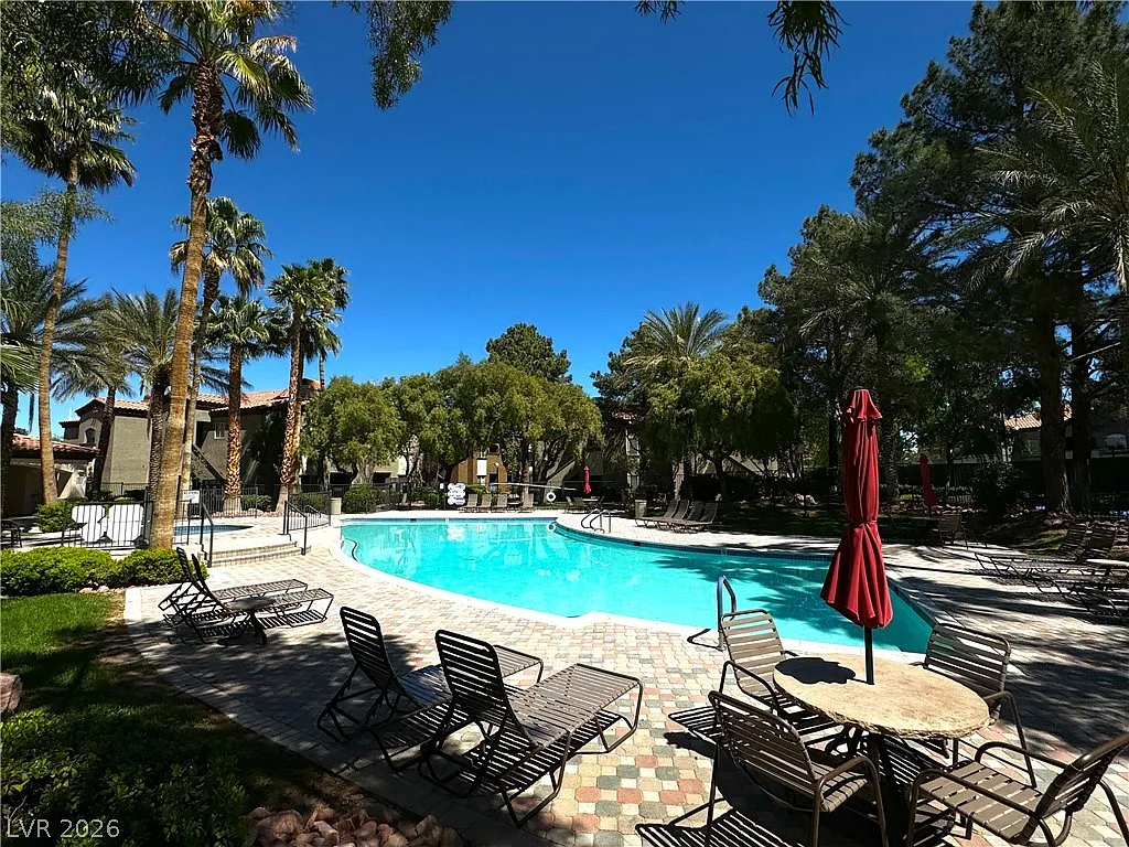 2 bed, 2.0 bath, 1131 sqft, $1,425 — Photo 2