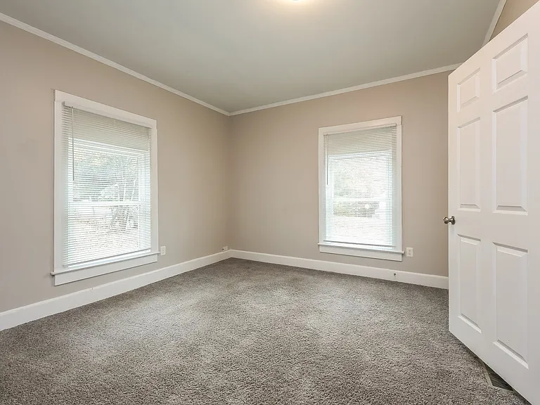 1093739_025_main_bedroom_13317350.jpg