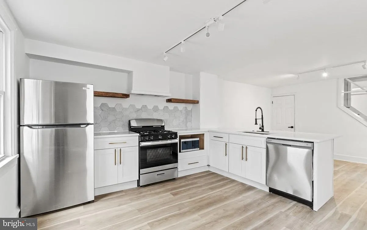 3 bed, 1221 sqft, $2,500 — Photo 1