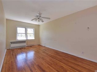2132 Clintonville St, Whitestone, NY 11357