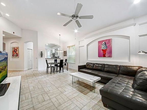 4th image of 7272 Cataluna Cir