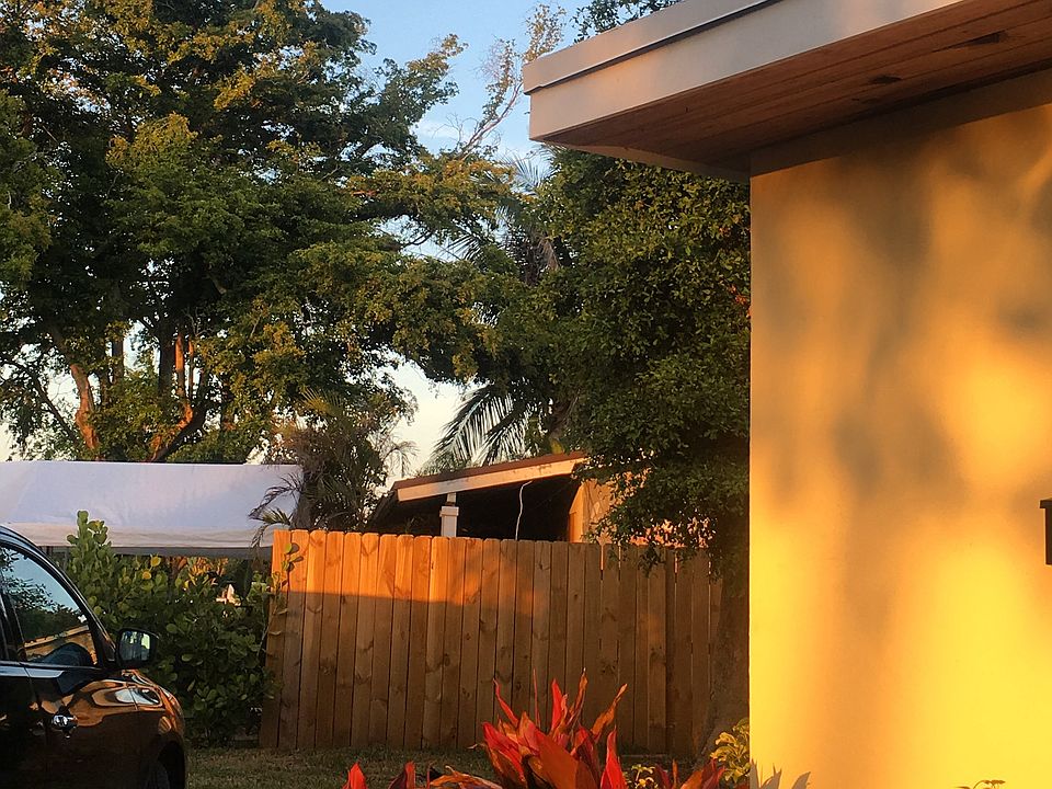 1st image of 9520 Martinique Dr
