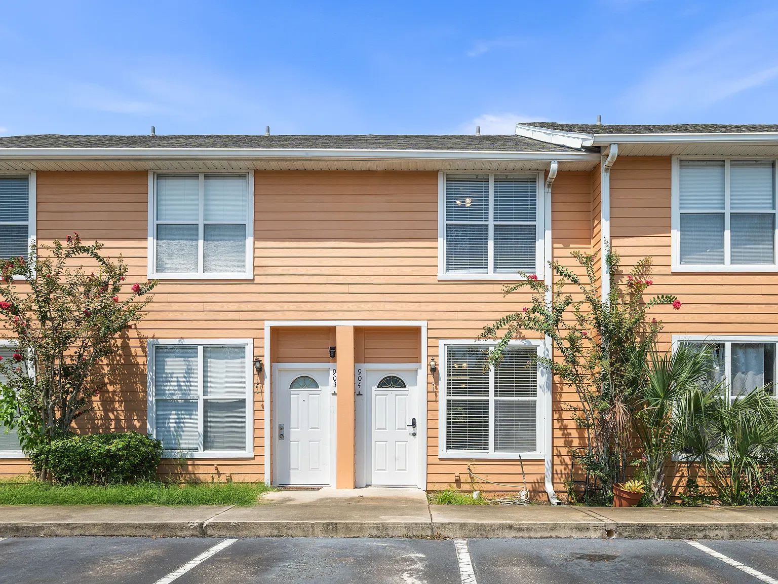 2 bed, 2.5 bath, 1176 sqft, $1,400 — Photo 1