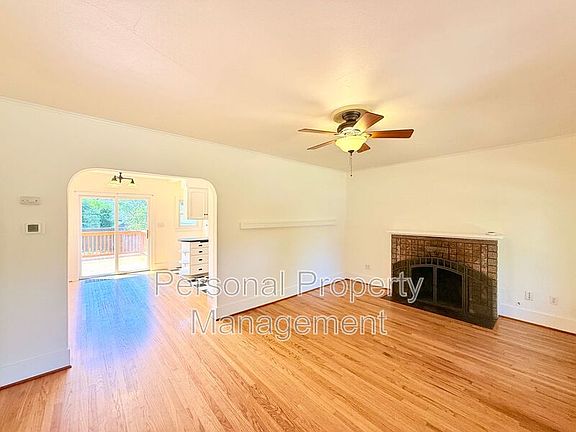 2nd image of 209 W 35th St