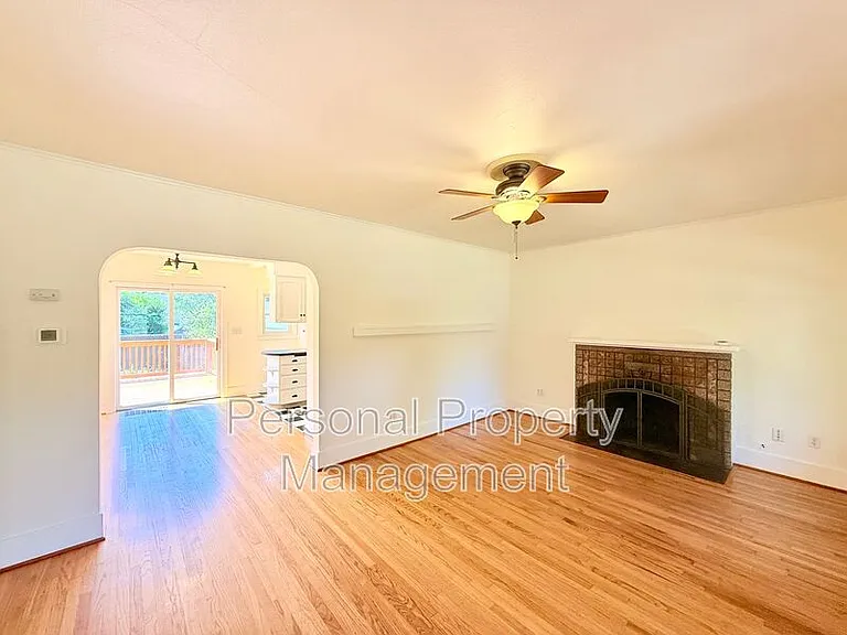 209 W 35th St — Photo 2