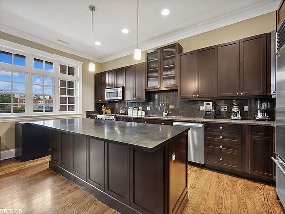 3rd image of 3330 N Ashland Ave APT 1