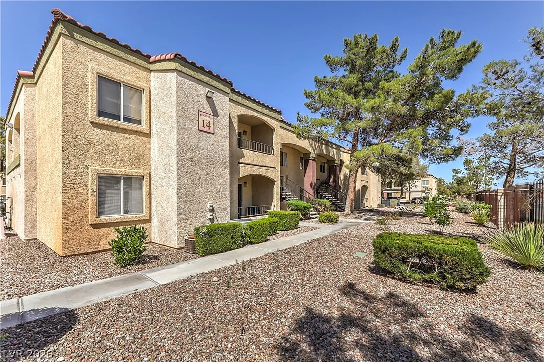 3 bed, 3.0 bath, 1134 sqft, $1,700 — Photo 1