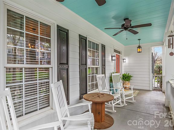 3rd image of 16040 Glen Miro Dr