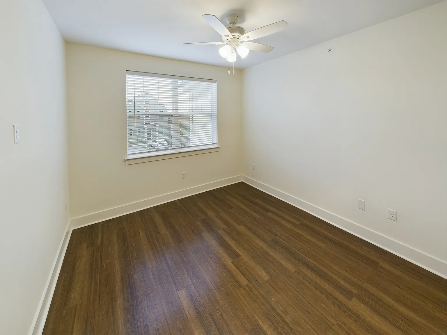 1 bed, 664 sqft, $1,729 — Photo 2
