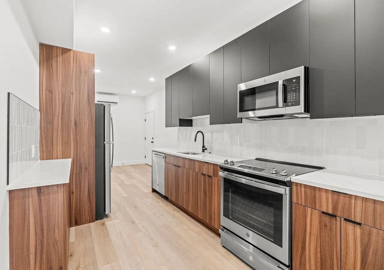 4710 Woodland Ave — Photo 1