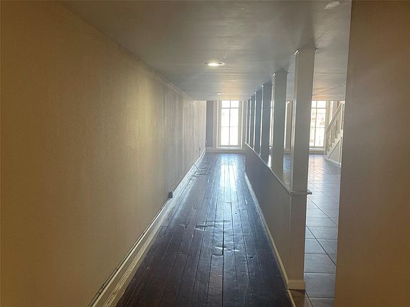 5th image of 2116 Strand St #205