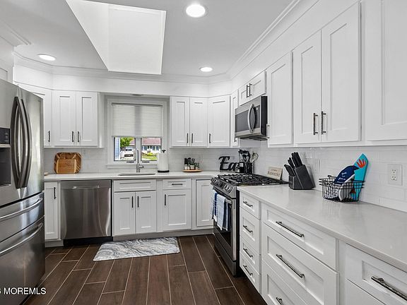 4th image of 210 Deerfield Lane
