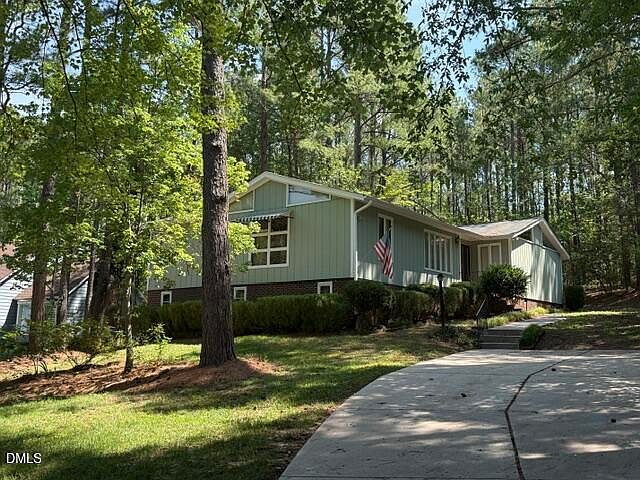 1st image of 110 Honeysuckle Ln