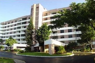 1st image of 919 Hillcrest Dr APT 402
