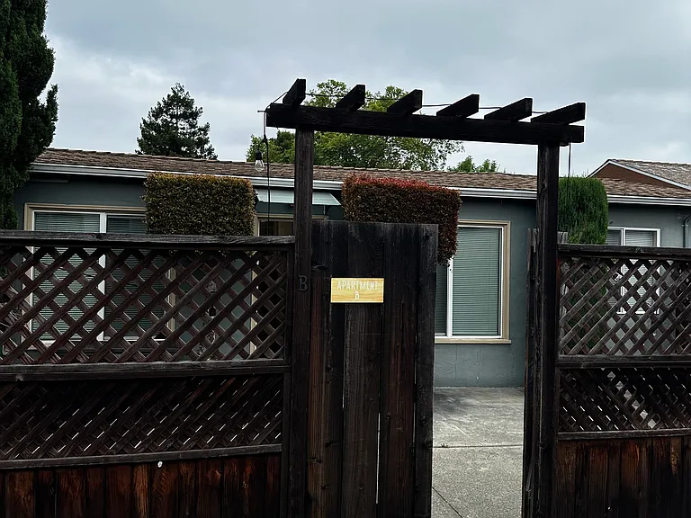722 Linden Ave #722B — Photo 1