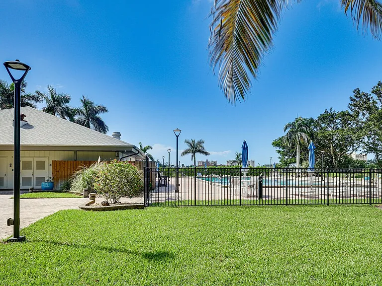 4263 Bay Beach Ln #ID1385802P — Photo 29