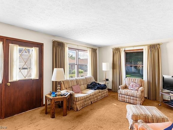 5th image of 942 Canterbury Ln