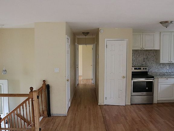 5th image of 17 Roosevelt Rd