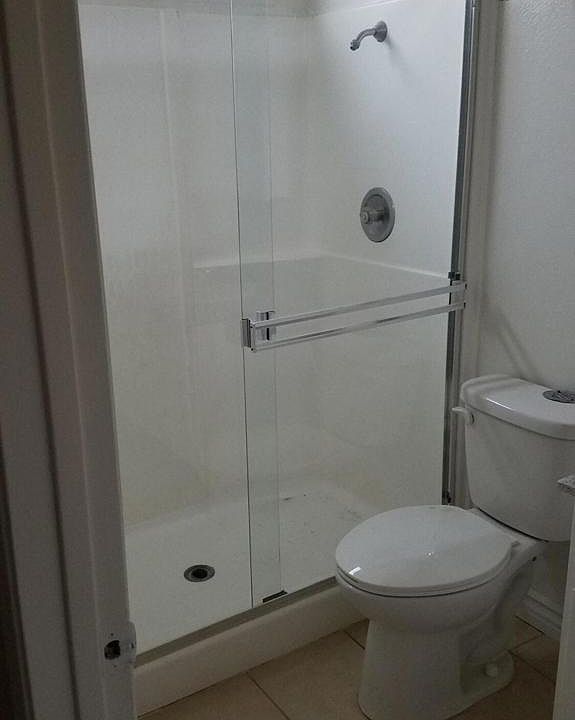 1st image of 909 Oakmound Ave #909