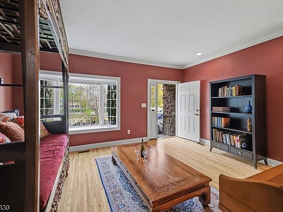 4th image of 294 Spring Ave