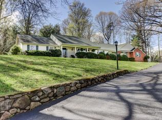 5320 Roselawn Rd, Roanoke, VA 24018