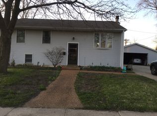 300 E Maxon Ln, Streamwood, IL