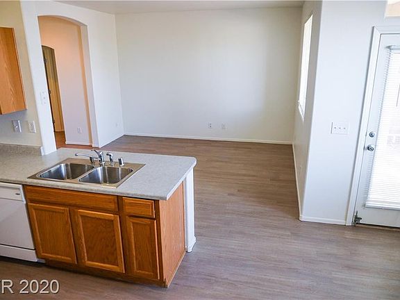 3rd image of 6596 Cotsfield Ave