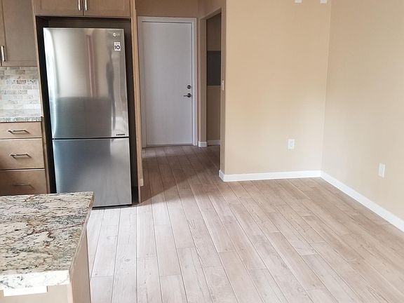 5th image of 1633 1/2 E 4th St