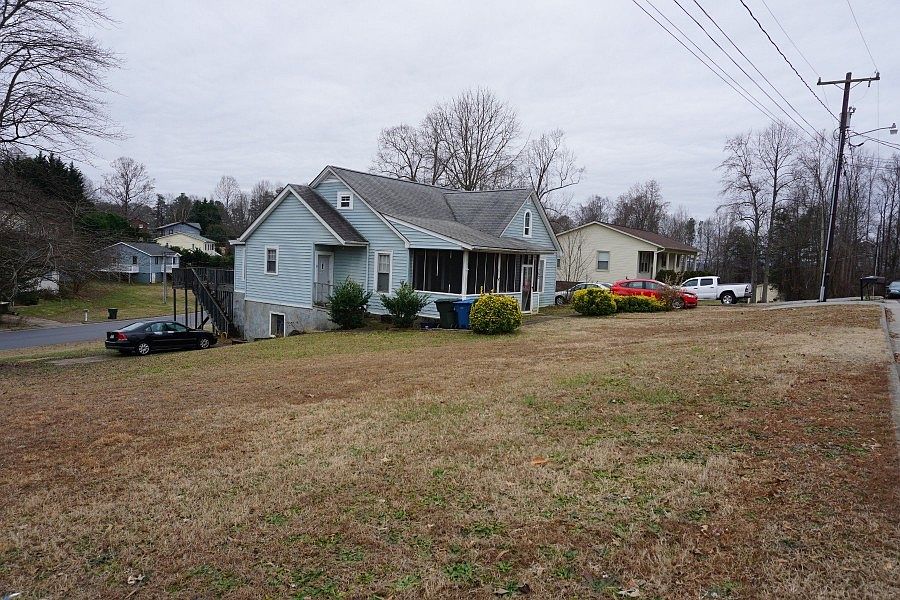 2nd image of 762 8th Avenue Ct SE