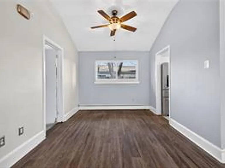 803 Townsend Ct — Photo 5