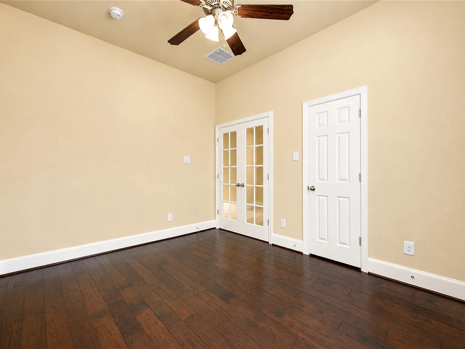 4 bed, 3.5 bath, 3022 sqft, $2,950 — Photo 4