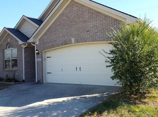 112 Back Stretch Dr, Georgetown, KY 40324