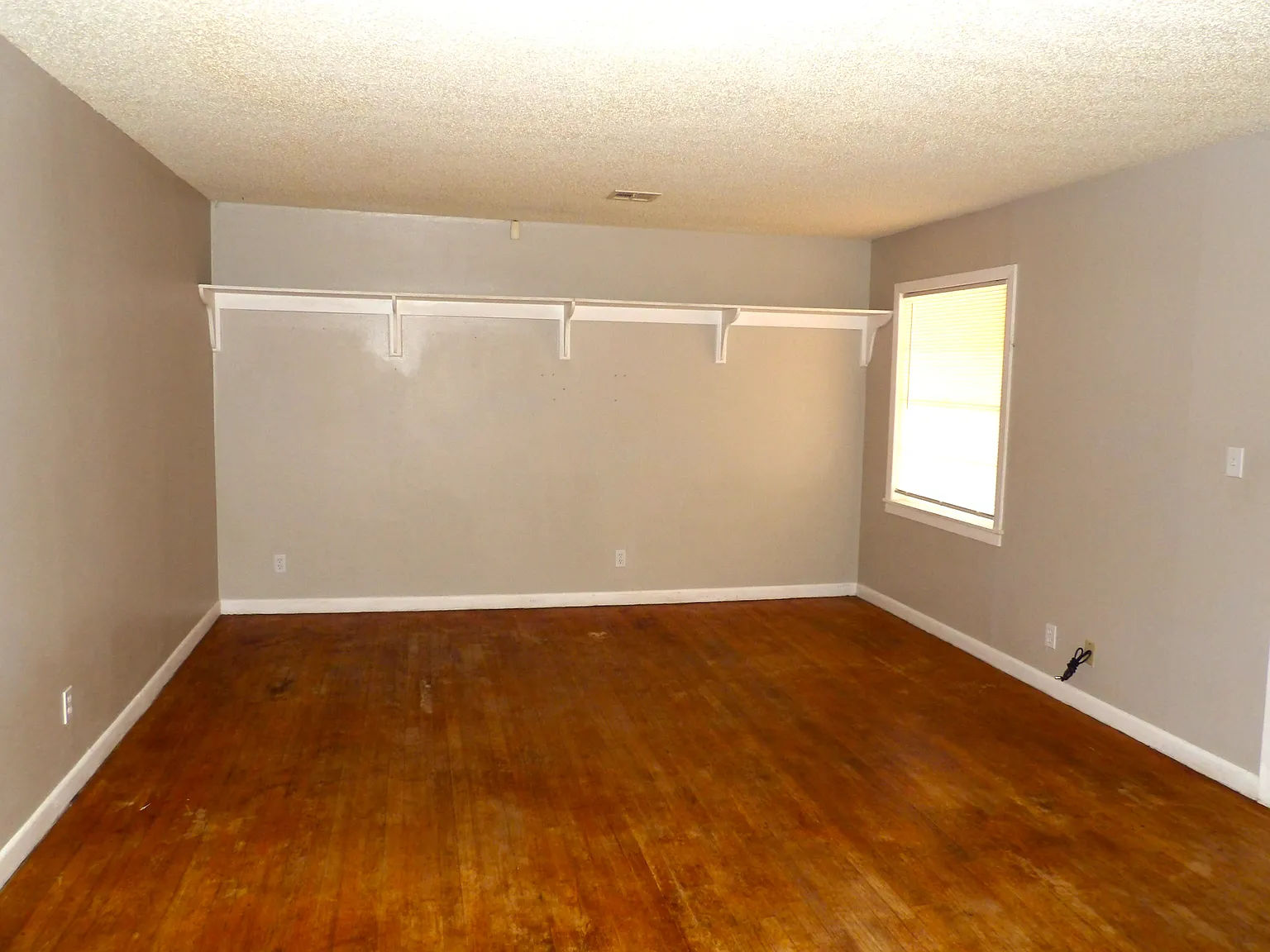 2 bed, 1031 sqft, $795 — Photo 2