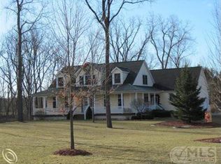 11225 Hartland Rd, Fenton, MI 48430