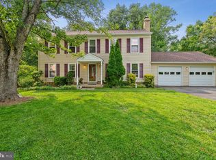 10519 Cambridge Ct, Great Falls, VA 22066