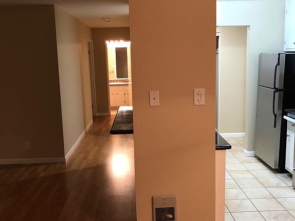 5th image of 2015 Parrott Dr APT 11
