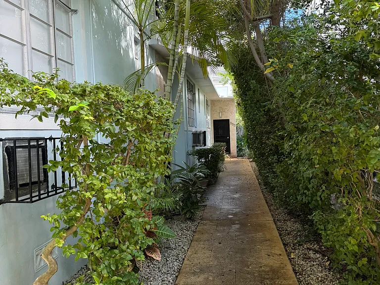 825 Jefferson Ave #4 — Photo 8