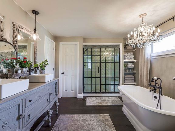 2nd image of 6775 E Heritage Pl S