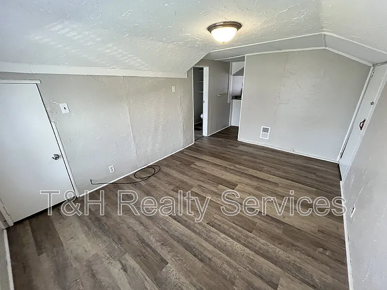 2916 Noble St — Photo 7